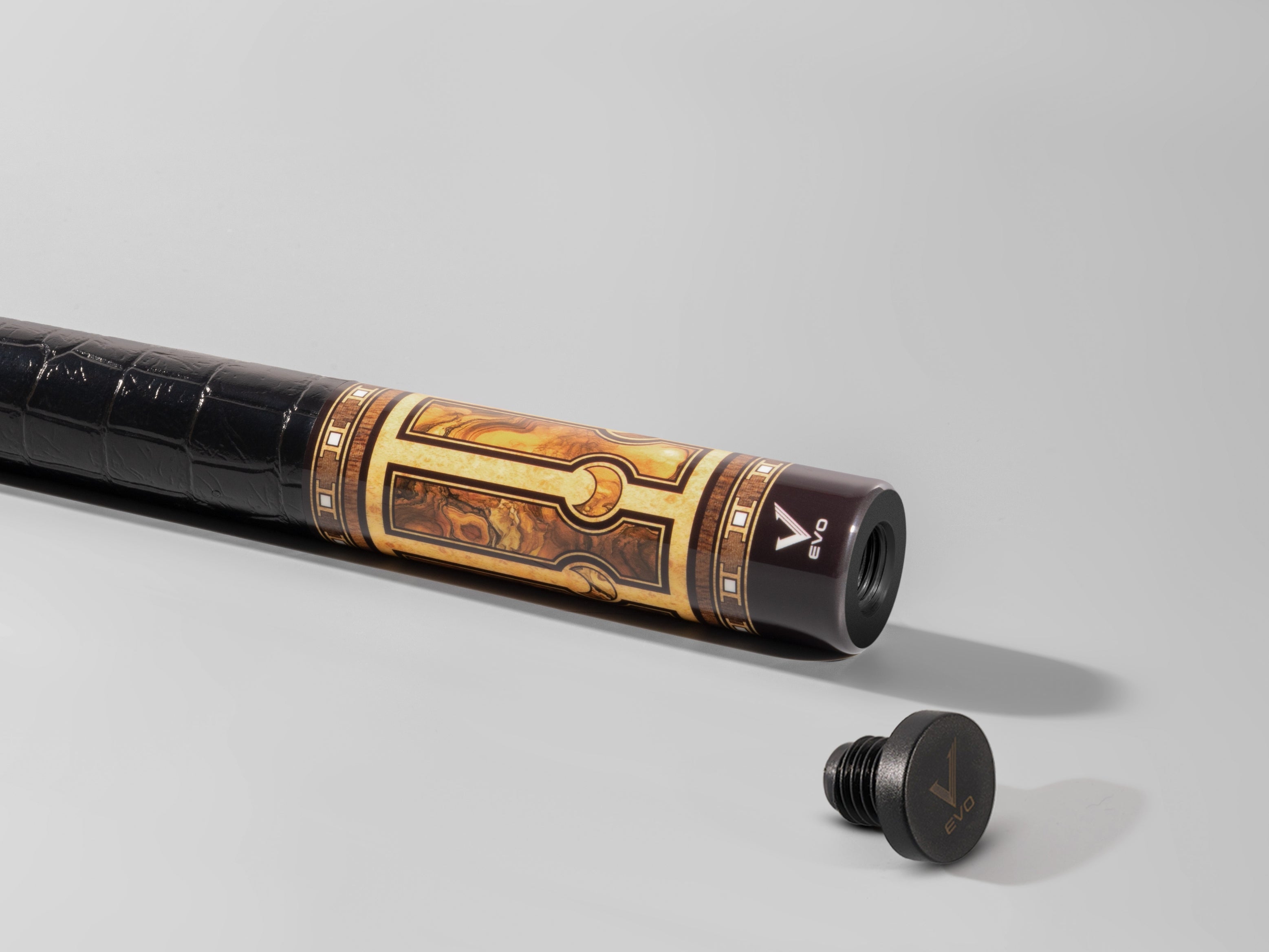 LUNA POOL CUE - RED